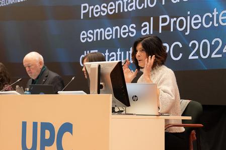 La delegada del rector para la revisión de los Estatutos, Marta Díaz, ha explicado, el día 10, los principales cambios que introducen los Estatutos UPC 2024