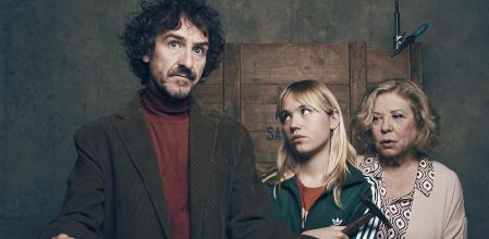 Carmen Marfà i Yago Alonso són els autors de 'Mesures extraordinàries', la comèdia que arriba al teatre Borràs, amb Mercè Aránega, Francesc Ferrar i Mia Sala-Patau. Maig 2025