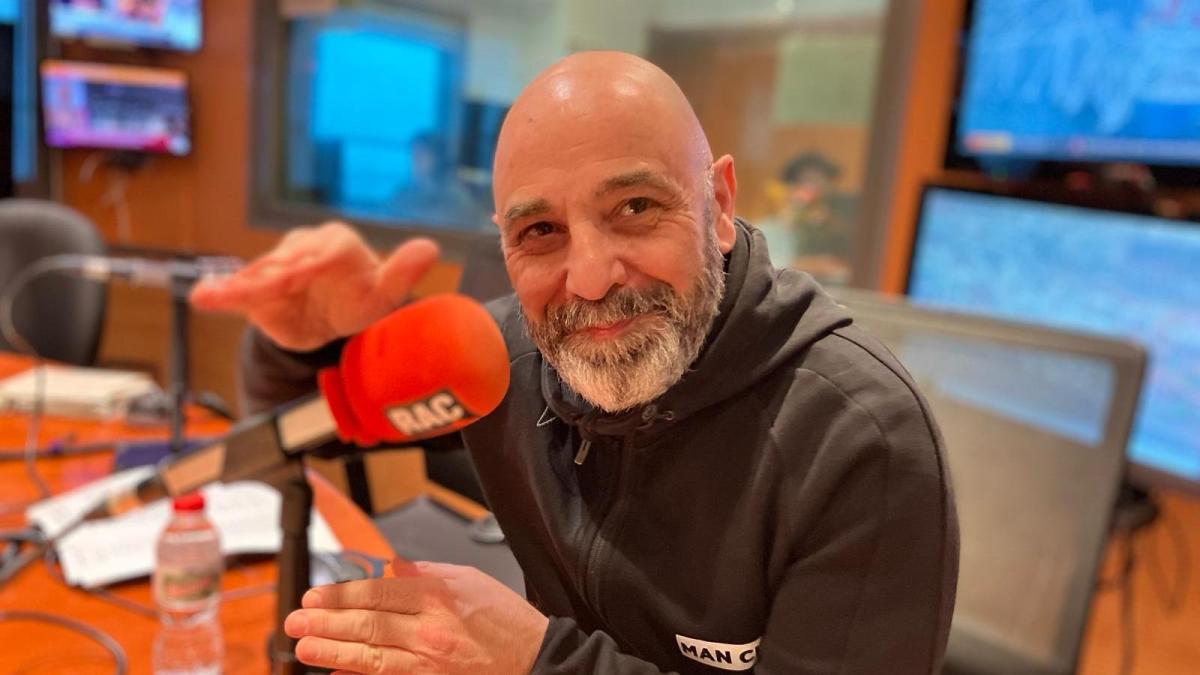Víctor Amat, psicólogo: “Es muy fácil controlar una sociedad aborregada, los planes educativos se han ido modificando y la capacidad de pensar de los chavales cada vez es más pequeña” Víctor Amat, psicólogo: “Es muy fácil controlar una sociedad aborregada, los planes educativos se han ido modificando y la capacidad de pensar de los chavales cada vez es más pequeña”