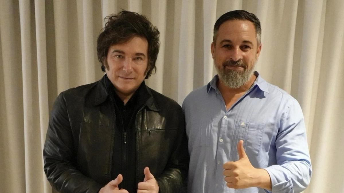 Milei charla con Abascal antes de participar en un foro de criptomonedas