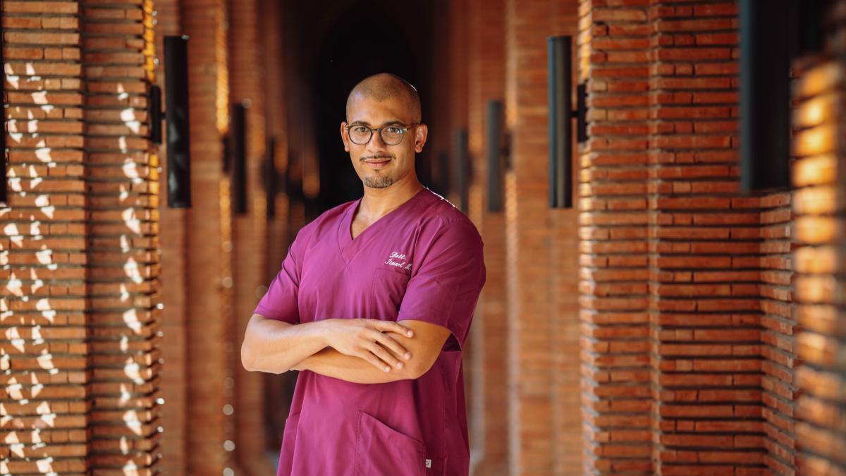 Ismael Mrani, el osteópata de Djokovic, abre consulta en Barcelona (y hay lista de espera)